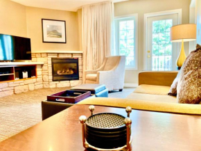 Hillside Haven: Carriage Club Resort Retreat